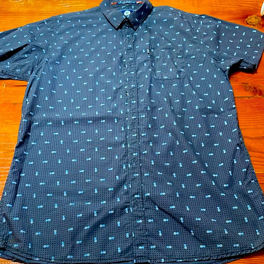 Men’s Shortsleeve button down; pineapple print